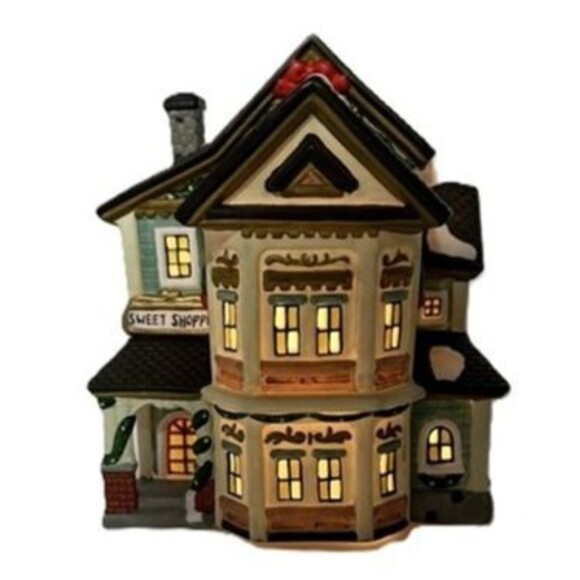 Dickens Collectables Towne Series Sweet Shoppe 383-8810 Lighted House 1990s - Picture 2 of 8